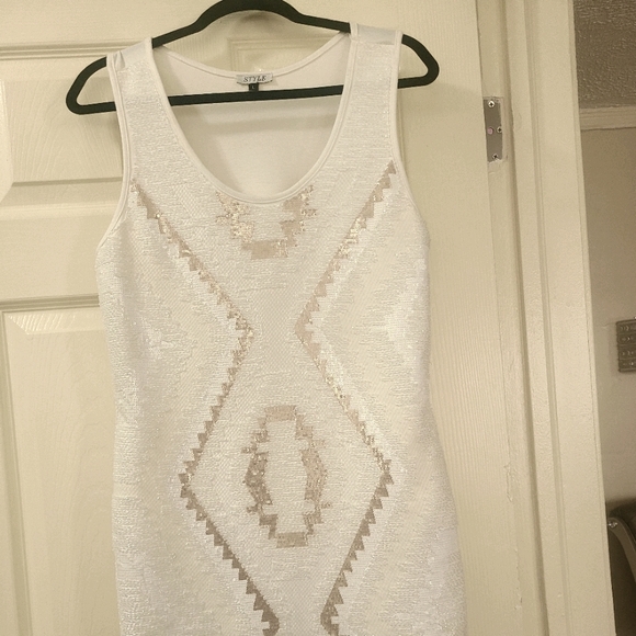 White dress with cream - Picture 1 of 3